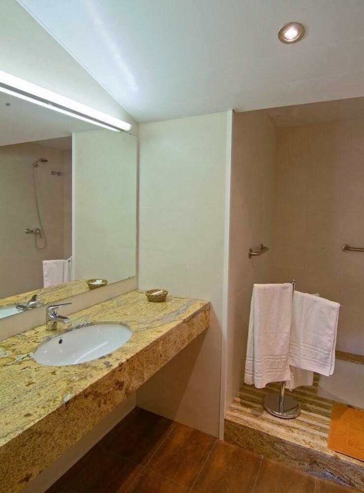 Hotel Pinxo Санта Колома де Фарнерс Екстериор снимка
